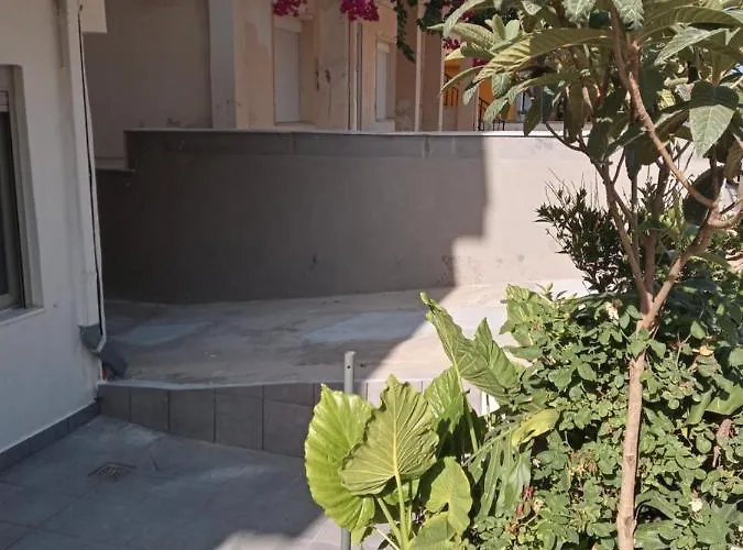 Hrysanthl * Hriszí Aktí Haniá