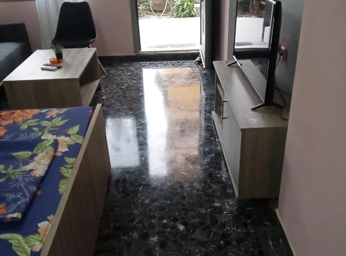 Hrysanthl Apartman *